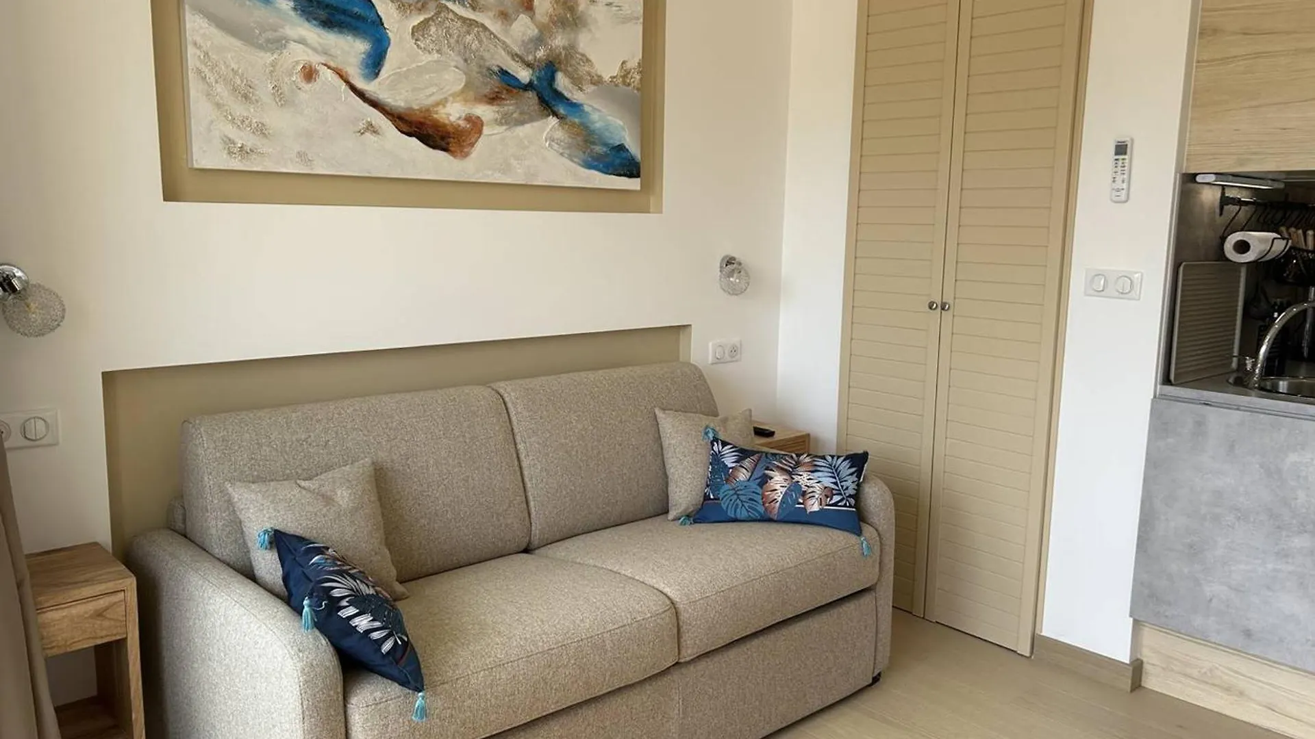 Studio Climatise A 200M De La Plage Avec Balcon, Parking Et Menage Inclus - Bormes-Les-Mimosas - Fr-1-251-836 Frankrijk