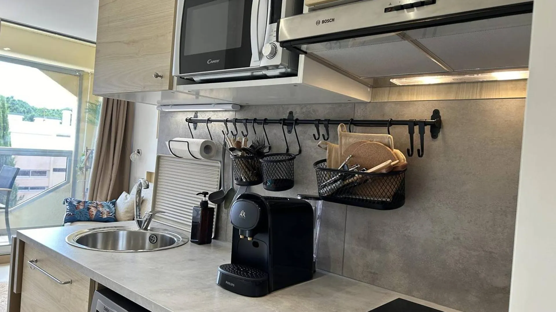 Studio Climatise A 200M De La Plage Avec Balcon, Parking Et Menage Inclus - Bormes-Les-Mimosas - Fr-1-251-836 Appartement