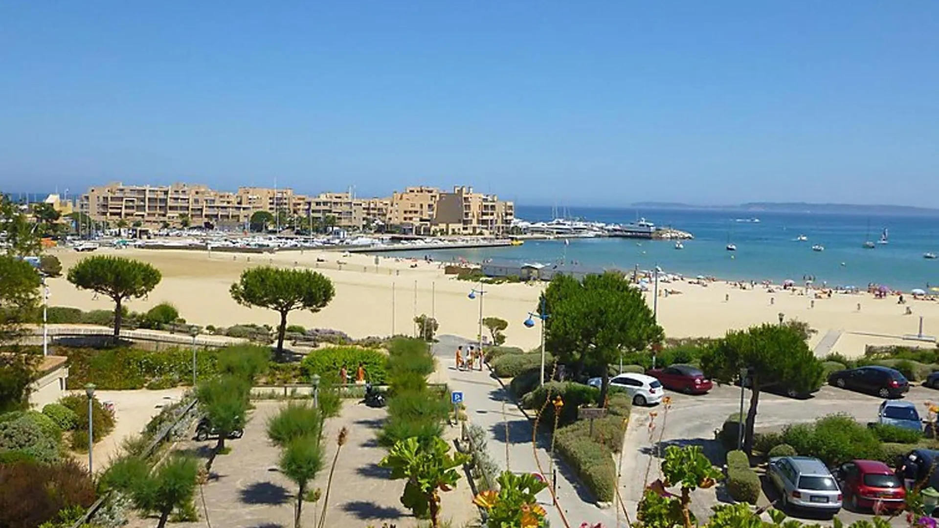 Appartement Studio Climatise A 200M De La Plage Avec Balcon, Parking Et Menage Inclus - Bormes-Les-Mimosas - Fr-1-251-836