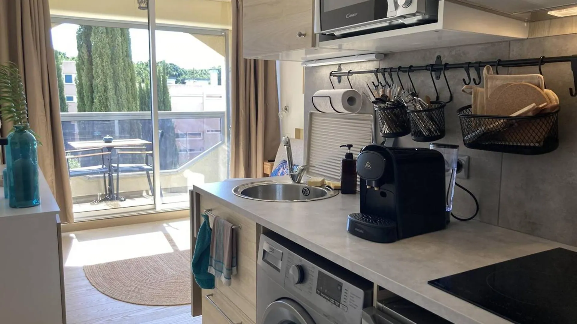 Apartment Studio Climatise A 200M De La Plage Avec Balcon, Parking Et Menage Inclus - Bormes-Les-Mimosas - Fr-1-251-836