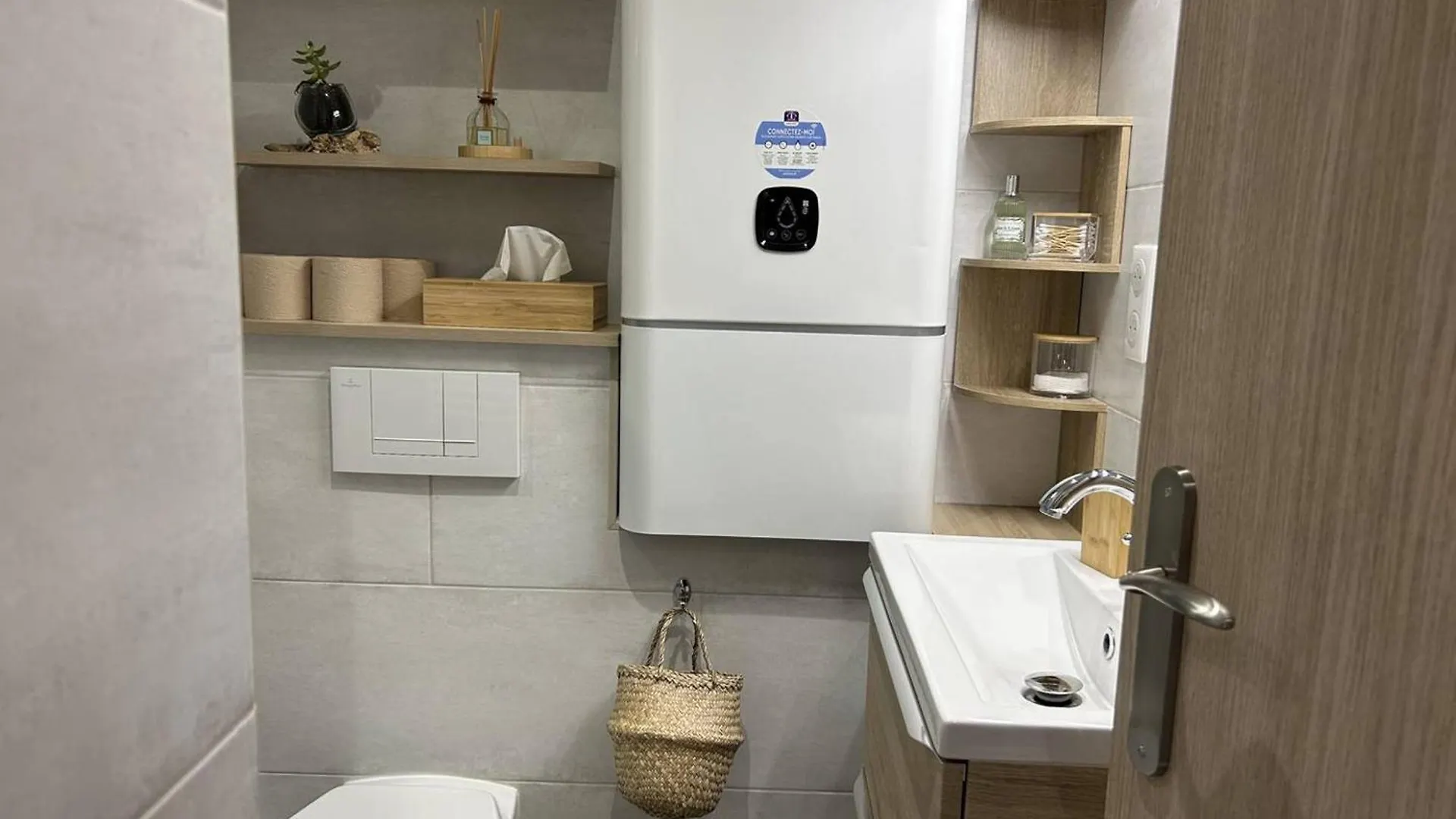 Studio Climatise A 200M De La Plage Avec Balcon, Parking Et Menage Inclus - Bormes-Les-Mimosas - Fr-1-251-836 0*,