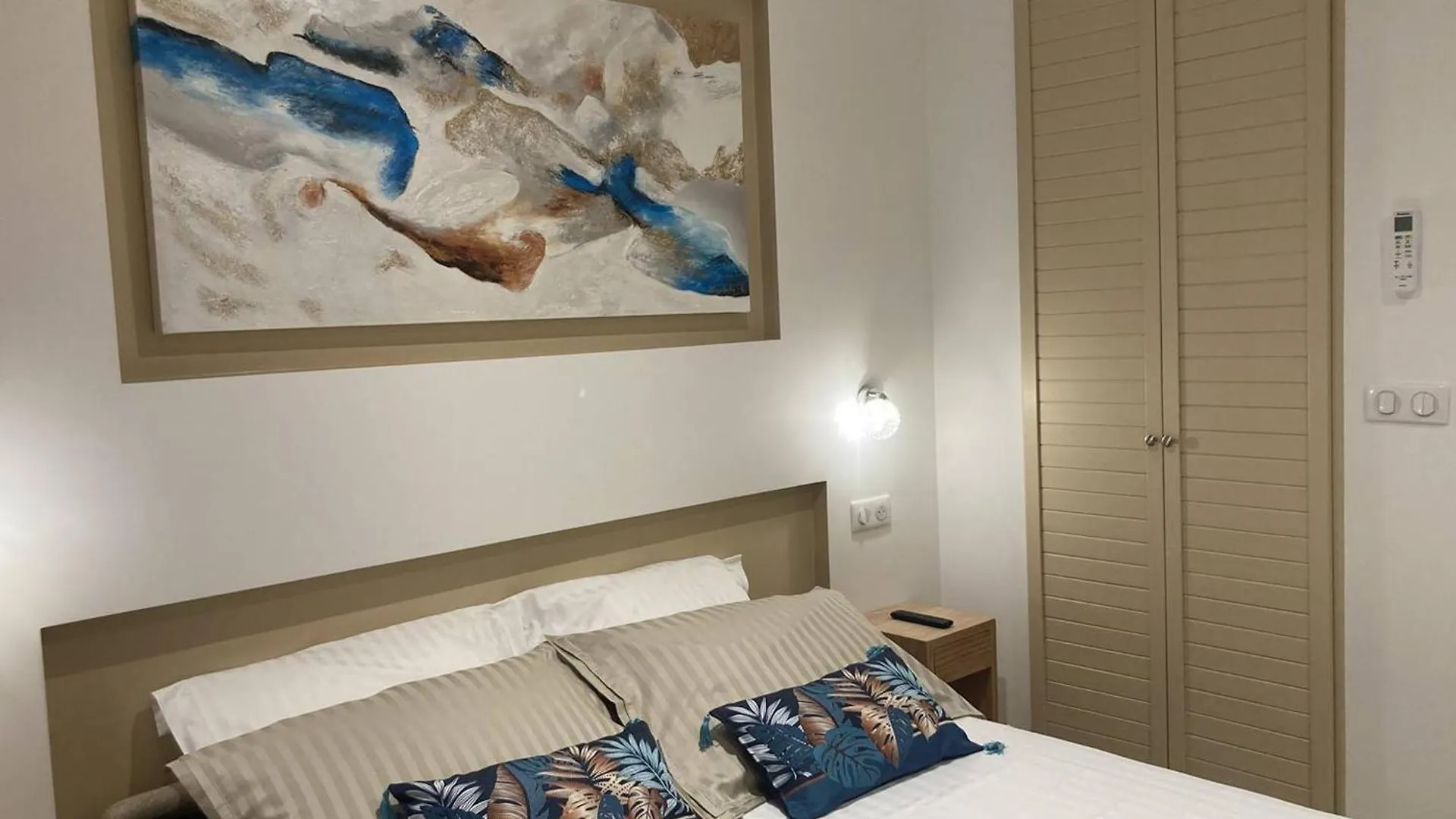 Studio Climatise A 200M De La Plage Avec Balcon, Parking Et Menage Inclus - Bormes-Les-Mimosas - Fr-1-251-836 France
