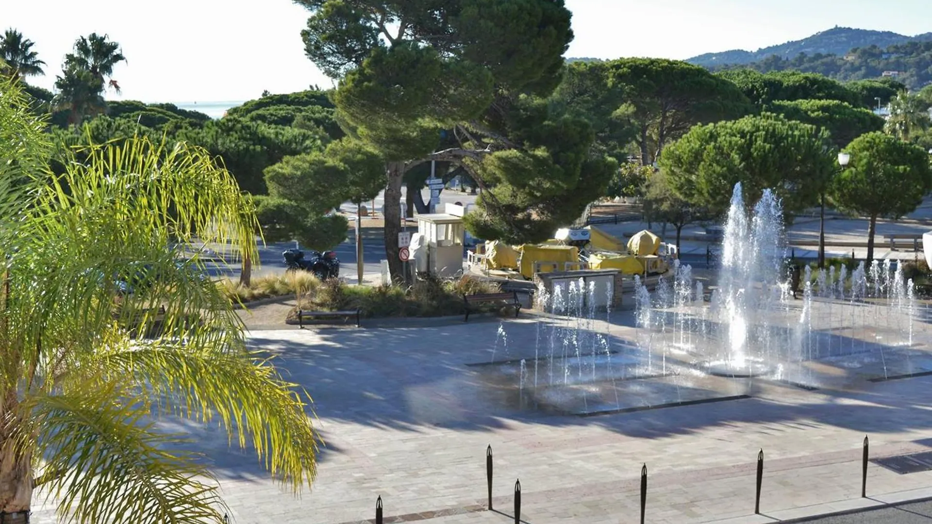 Studio Climatise A 200M De La Plage Avec Balcon, Parking Et Menage Inclus - Bormes-Les-Mimosas - Fr-1-251-836 0*,