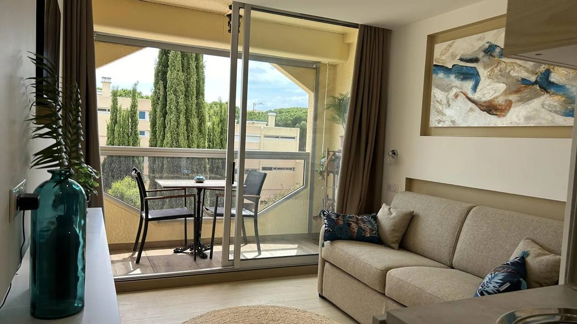 Studio Climatise A 200M De La Plage Avec Balcon, Parking Et Menage Inclus - Bormes-Les-Mimosas - Fr-1-251-836