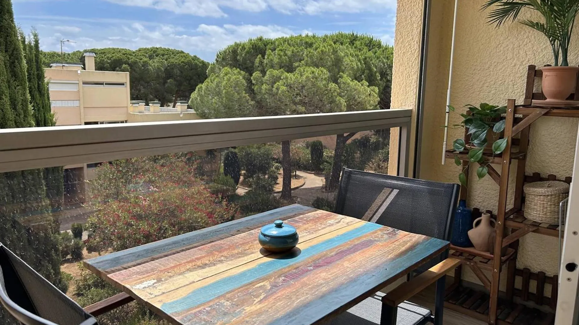 Studio Climatise A 200M De La Plage Avec Balcon, Parking Et Menage Inclus - Bormes-Les-Mimosas - Fr-1-251-836 contacts